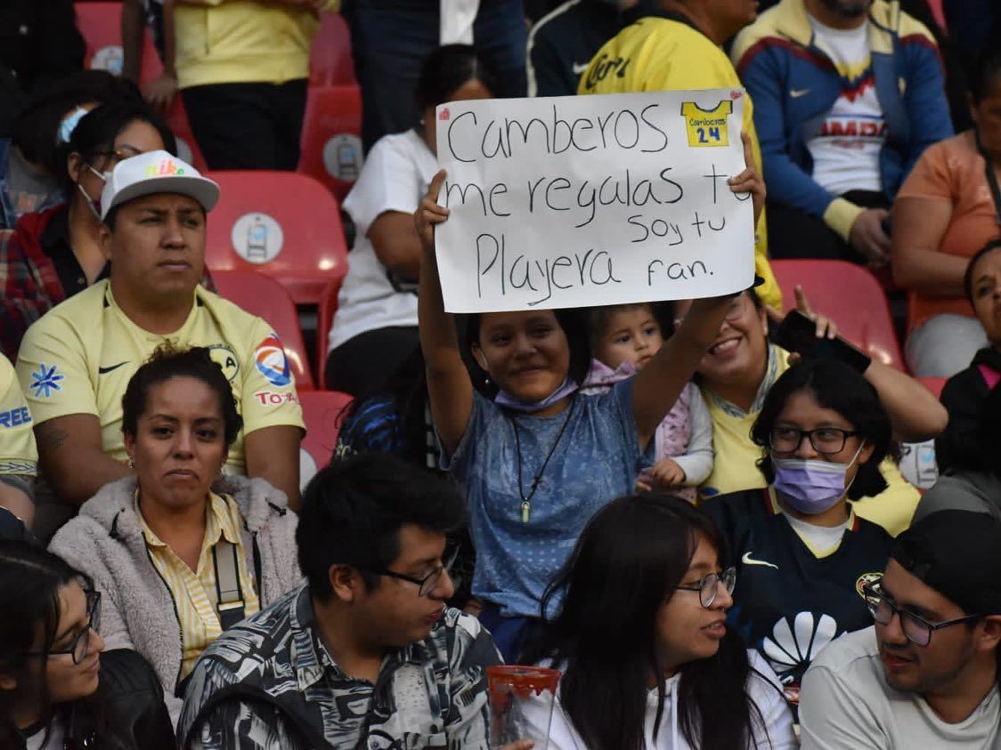 Mujeres de todas las edades disfrutan del fútbol