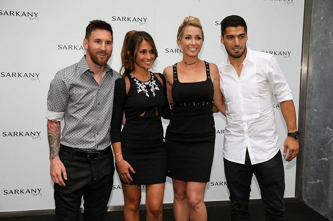 Leo Messi, Antonella Roccuzzo, Sofía Balbi and Luis Suárez
