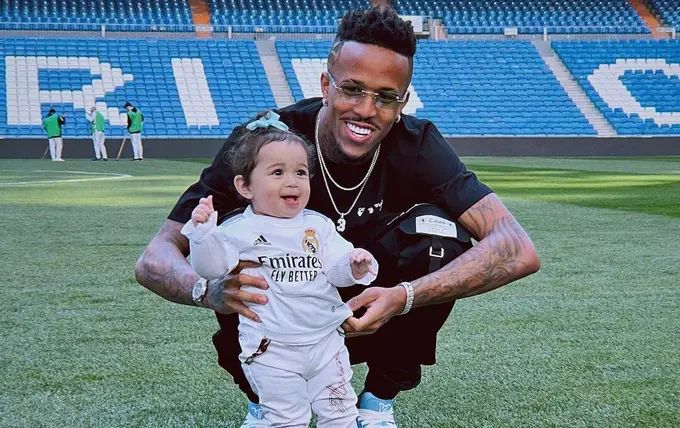 Éder Militão with daughter Cecilia