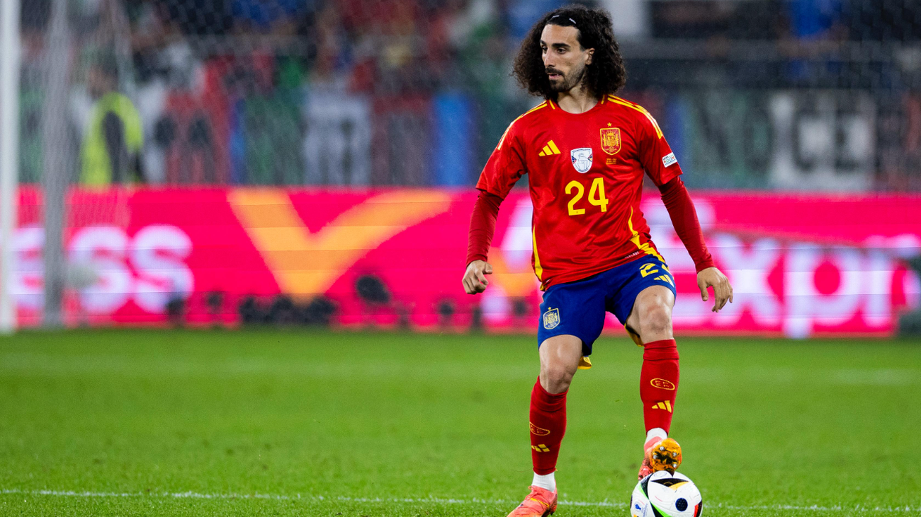 Agresión De Roja Directa A Cucurella En Inglaterra: Jack Stephens Fue Expulsado Por Tirar De La Melena Al Español Marc Cucurella reacciona a los abucheos recibidos en la semifinal de la