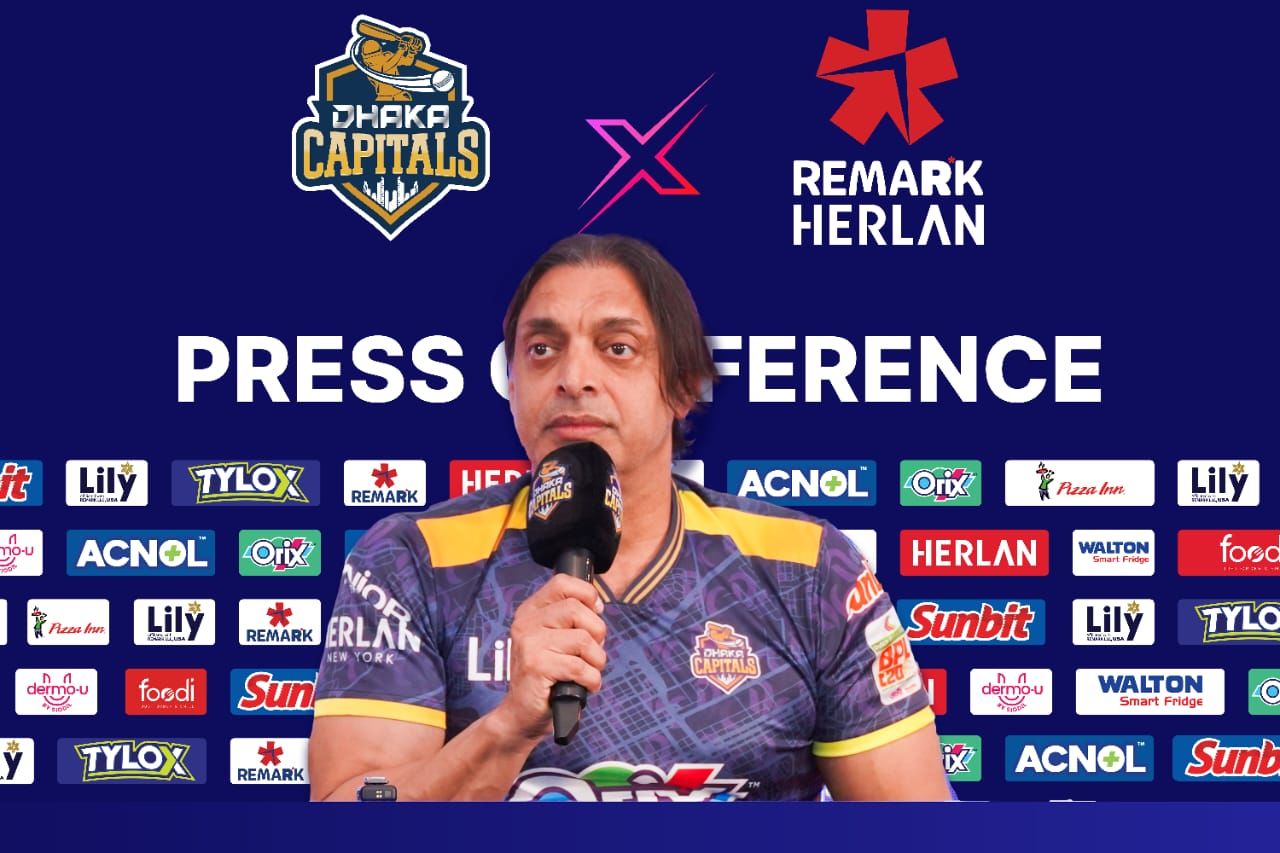 Shoaib Akhtar speaking to the media in Dhaka. @Dhaka Capitals Shoaib Akhtar speaking to the media in Dhaka. @Dhaka Capitals
