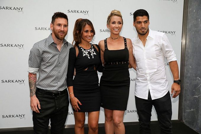 Leo Messi, Antonela Roccuzzo, Sofia Balbi, and Luis Suárez