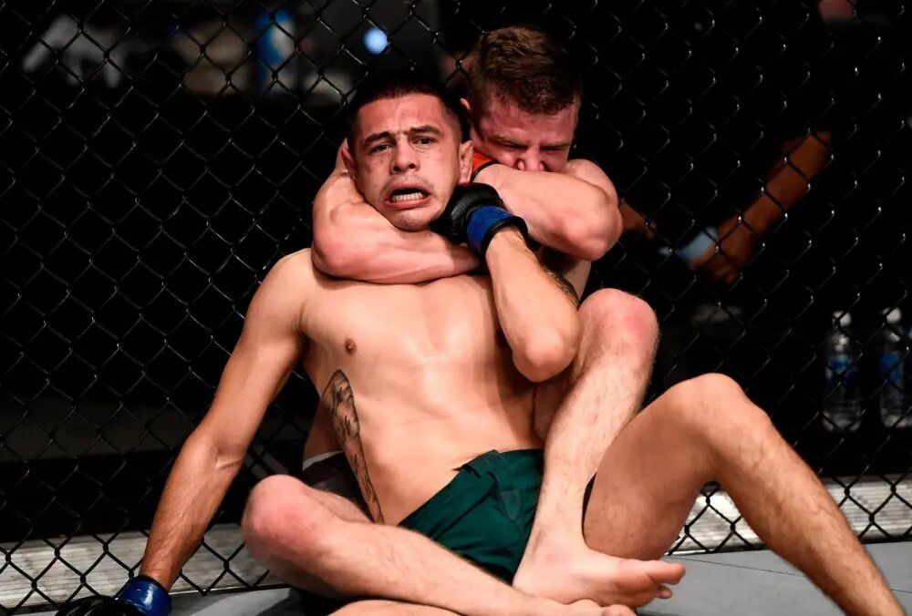 Dawson termina con su oponente Dawson termina con su oponente