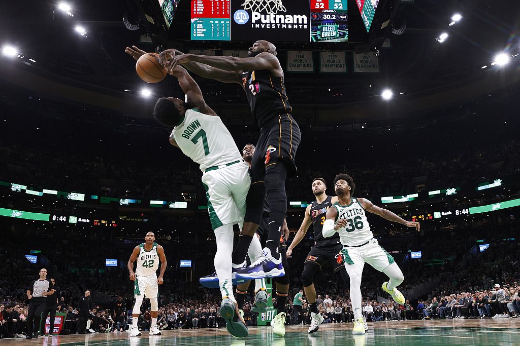 PJ Tucker blocks Jaylen Brown (Miami Heat vs Boston Celtics)