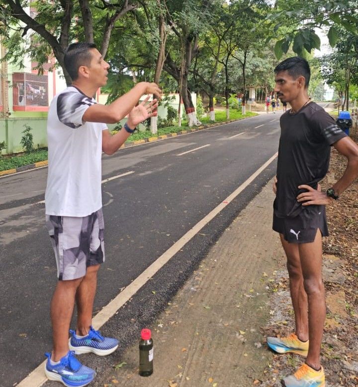 (L) Colombian coach Luis Fernando Lopez giving vital tips to Servin Sebastian. (L) Colombian coach Luis Fernando Lopez giving vital tips to Servin Sebastian.