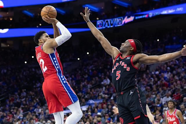 Tobias Harris fadeaway against Precious Achiuwa (Philadelphia 76ers vs Toronto Raptors)