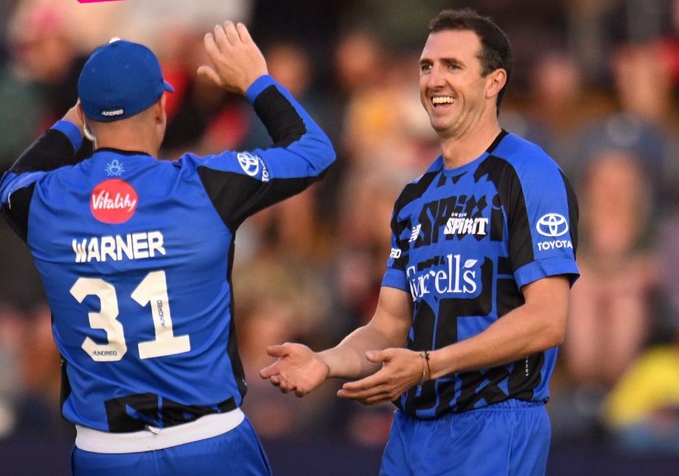 David Warner and Luke Wood celebrate London Fire's victory over Welsh Fire. @The Hundred/X David Warner and Luke Wood celebrate London Fire's victory over Welsh Fire. @The Hundred/X