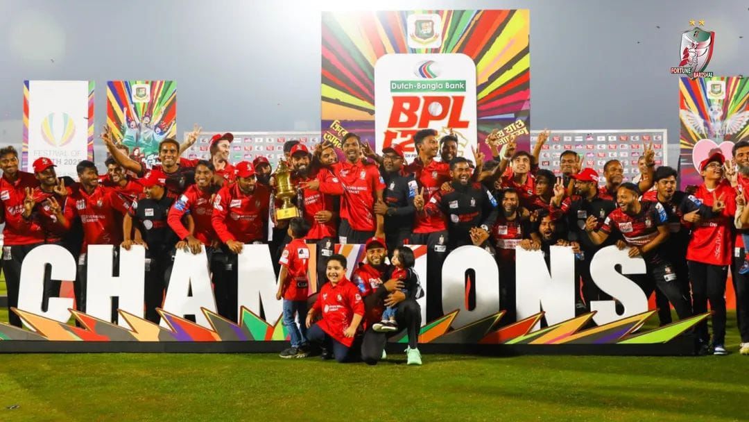 Fortune Barishal players celebrate with the trophy after winning the BPLT20 titles. @BPL