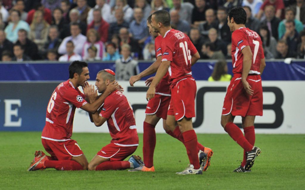 FIFA autorizó el uso de la kipá .