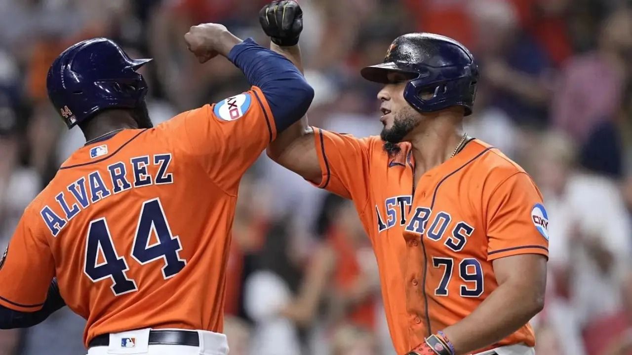 Yordan Alvarez y José Abreu