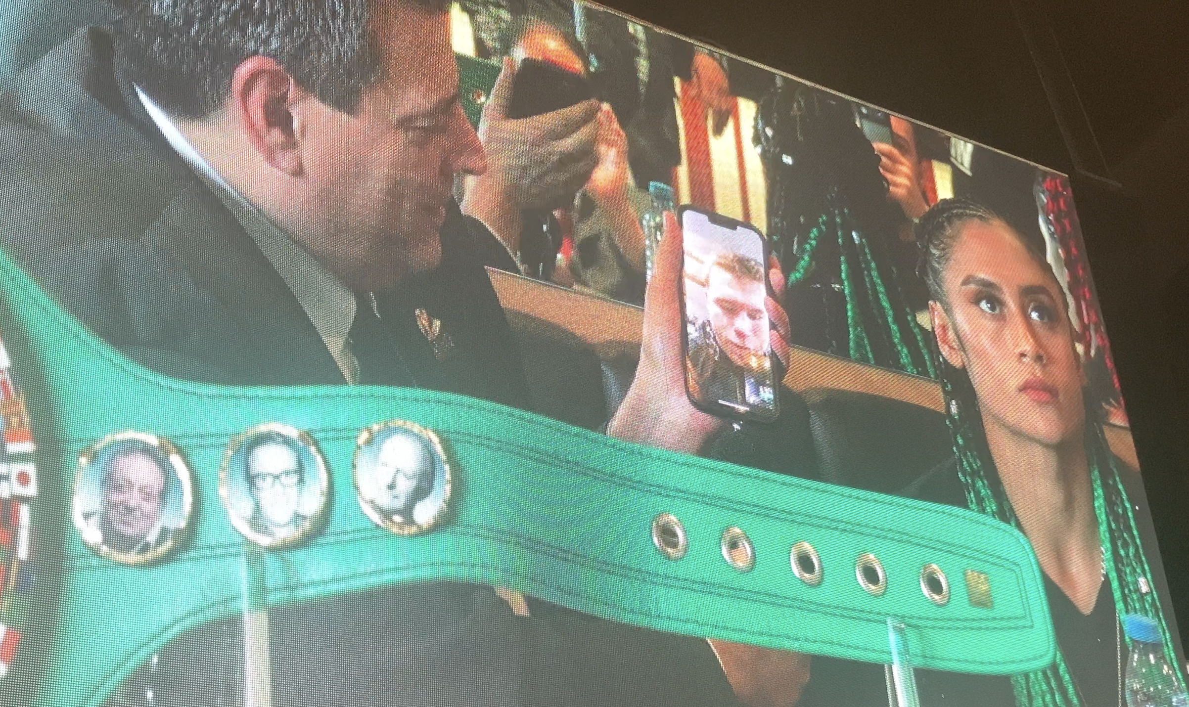 Videollamada entre "Canelo" y Esneidy Rodríguez .