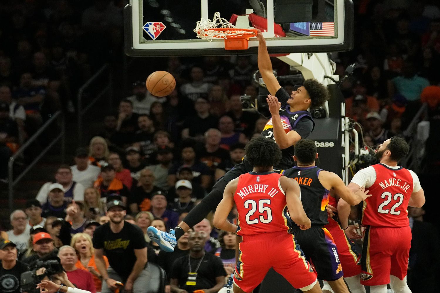 Cameron Johnson dunking (Phoenix Suns vs New Orleans Pelicans)