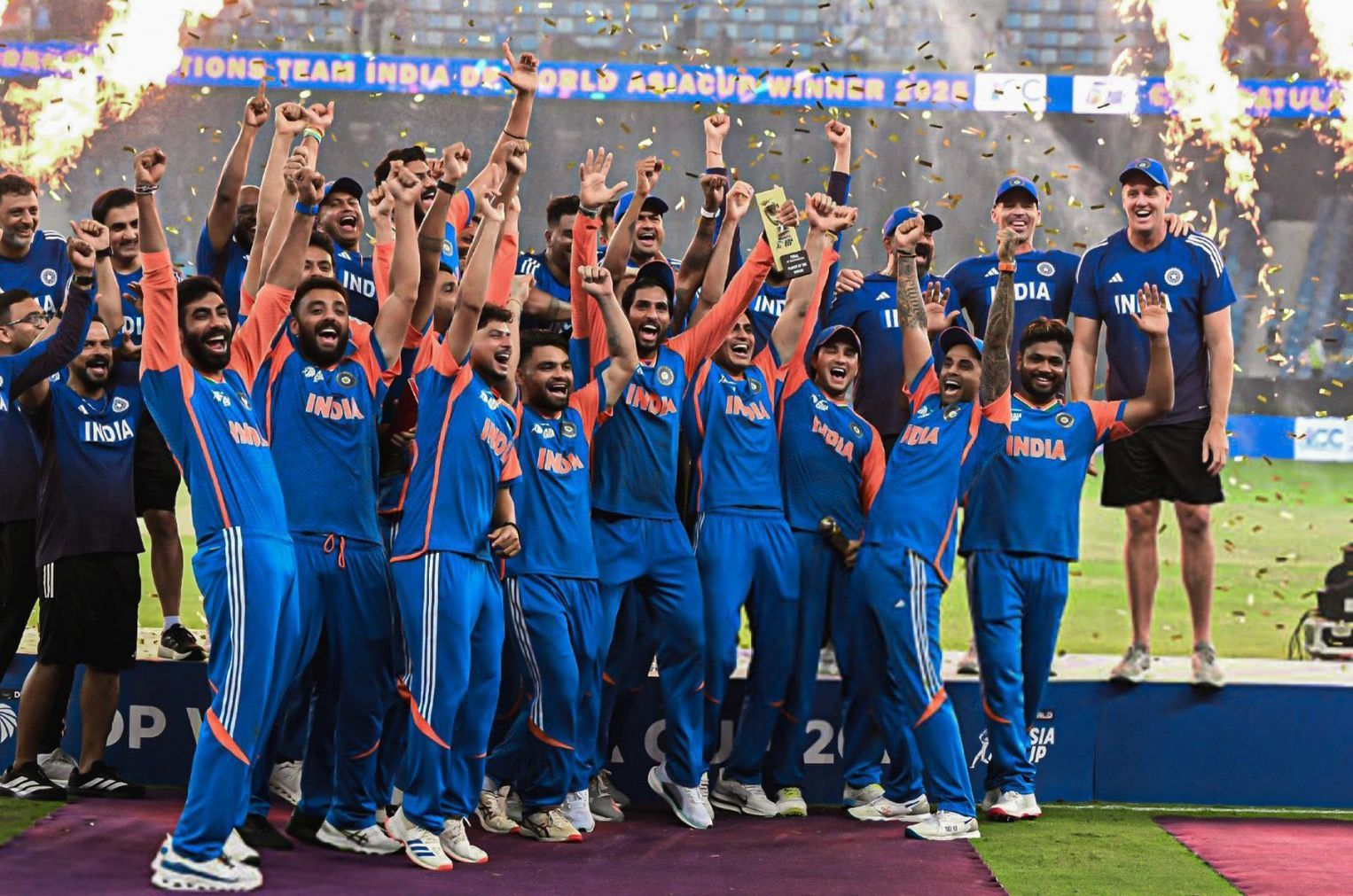 India team players celebrate without the trophy. @ACC