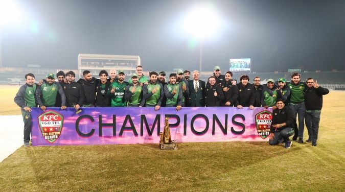Pakistan team poses with the trophy after winning the final. @PCB Pakistan team poses with the trophy after winning the final. @PCB