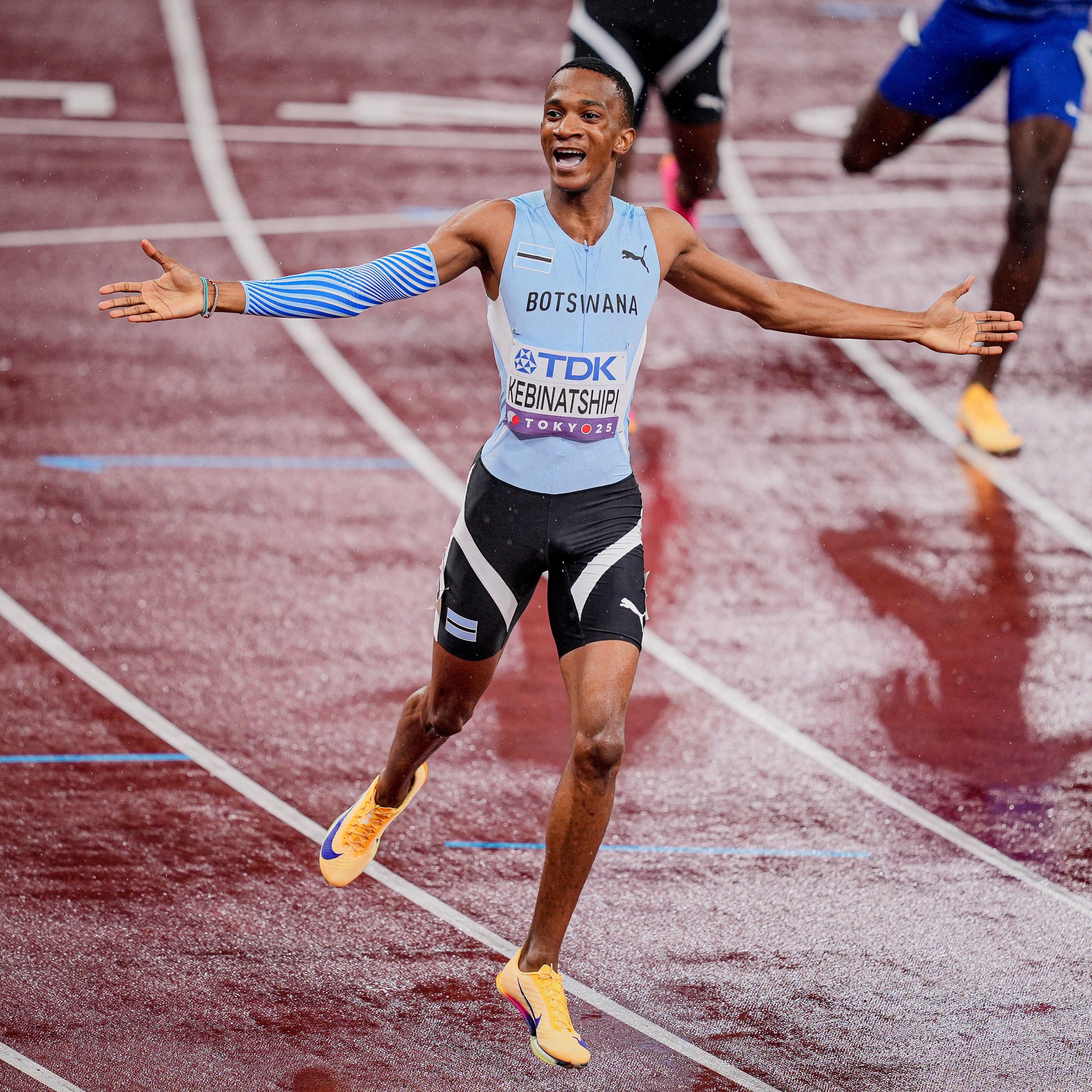 Collen Kebinatshipi storms to victory in the 400m final clocking 43.53. @World Athletics/X Collen Kebinatshipi storms to victory in the 400m final clocking 43.53. @World Athletics/X