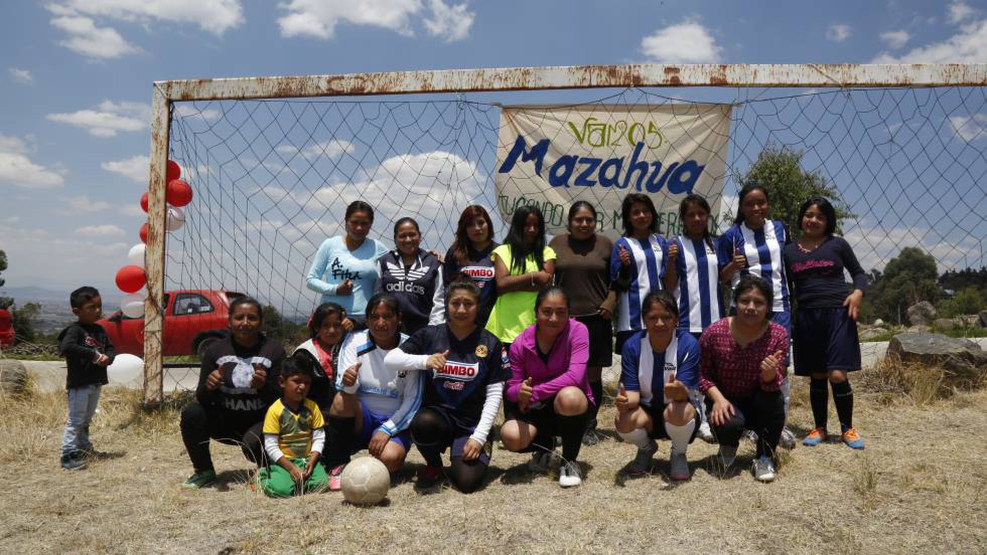 El fútbol se practica en comunidades indígenas