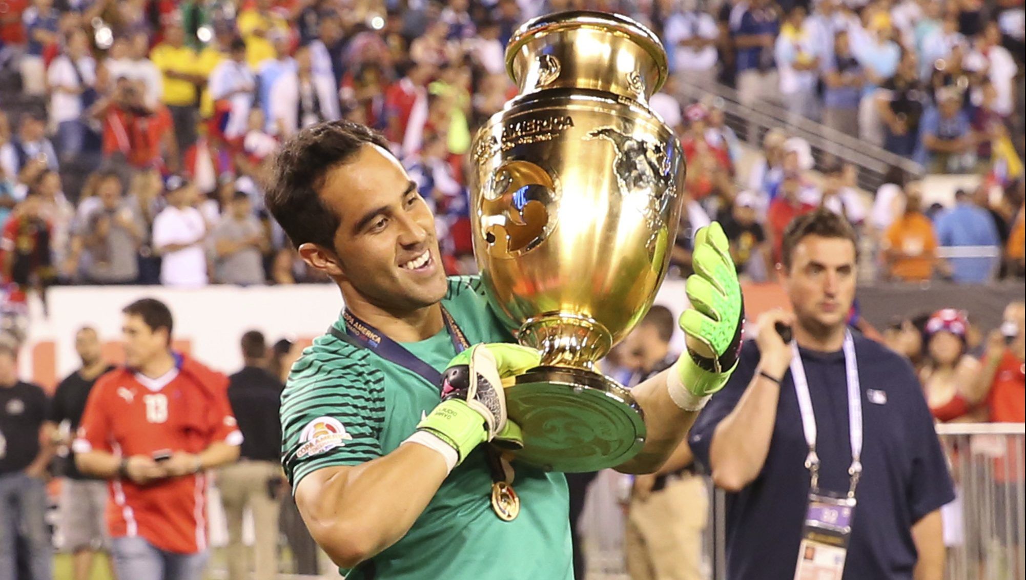 Claudio Bravo en la Copa América. Claudio Bravo en la Copa América.
