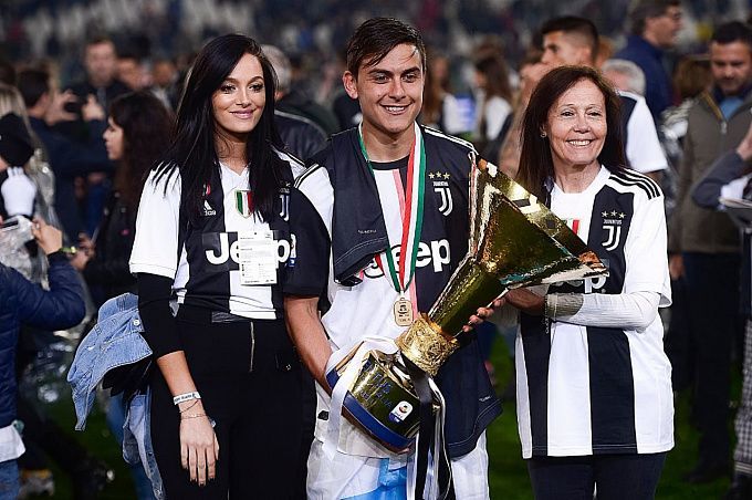 Oriana Sabatini and Paulo Dybala with his mother