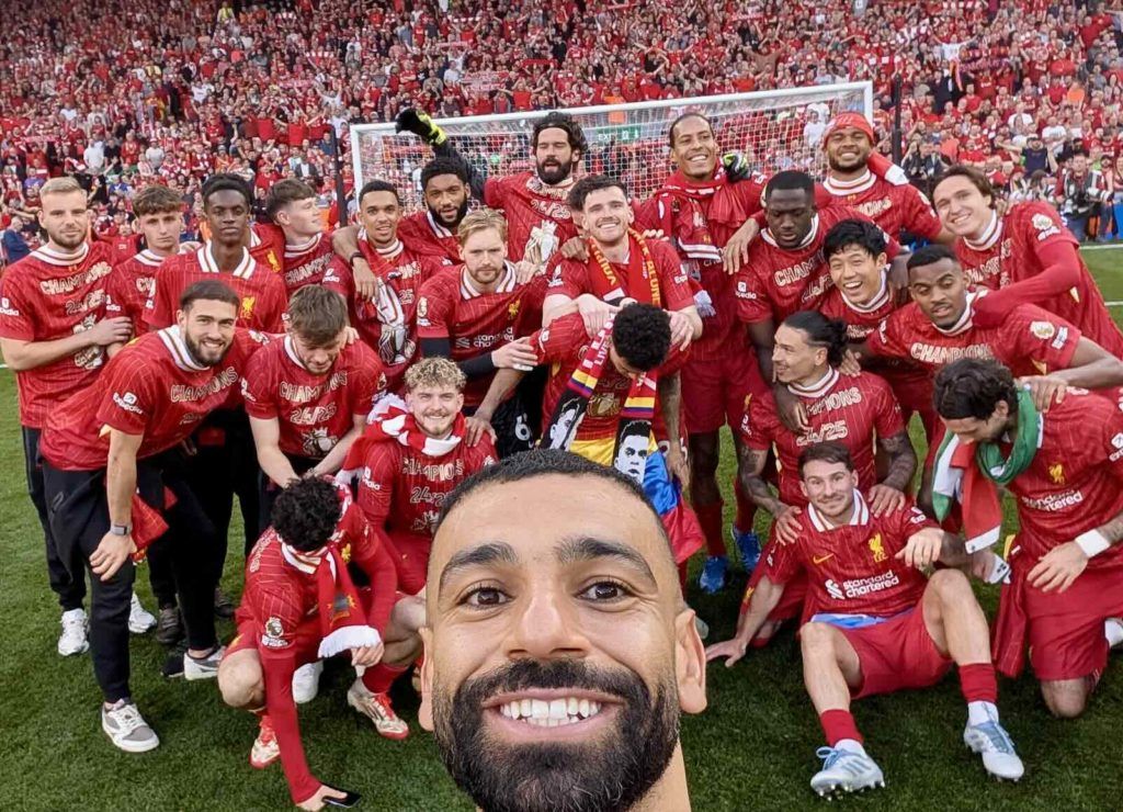 File photo of Mo Salah taking a selfie with his teammates after winning the title last season. @EPL