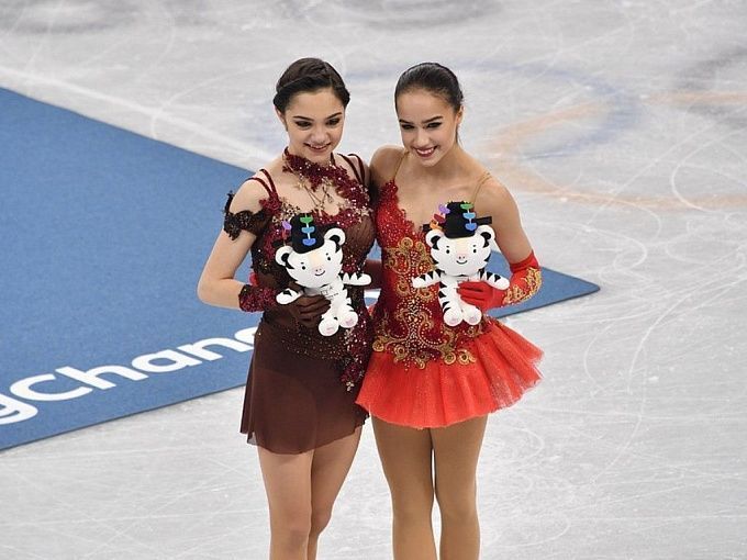 Evgenia Medvedeva y Alina Zagitova