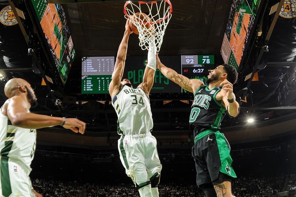 Giannis Antetokounmpo dunking over Jayson Tatum (Boston Celtics vs Milwaukee Bucks)
