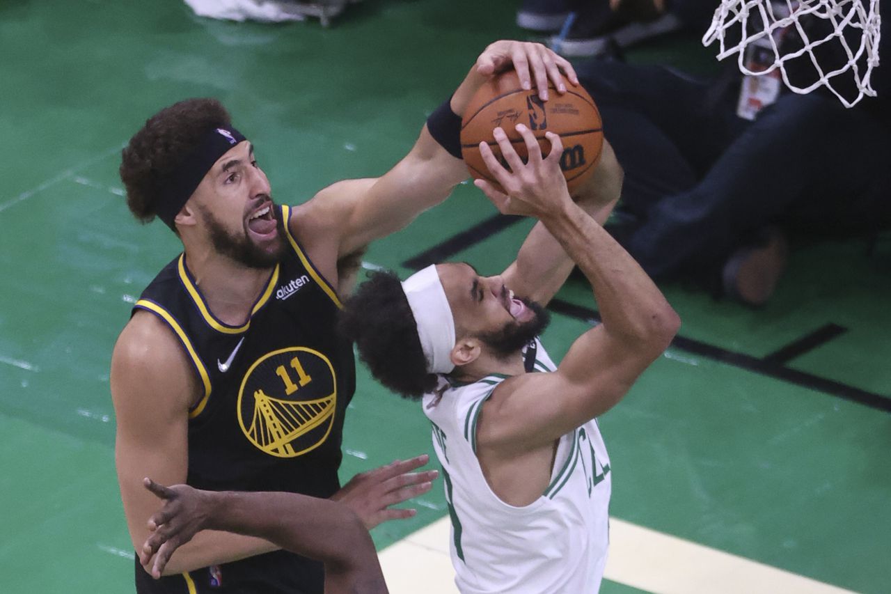 Klay Thompson blocking Derrick White (Boston Celtics vs Golden State Warriors)