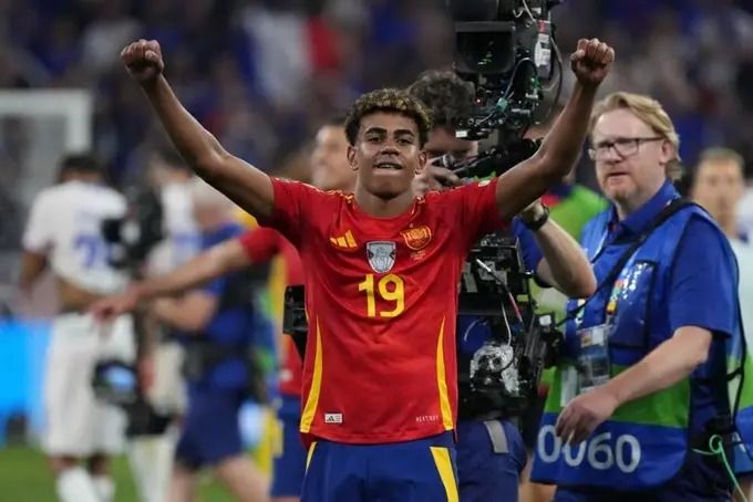 Photo of Lamine Yamal: UEFA Photo of Lamine Yamal: UEFA