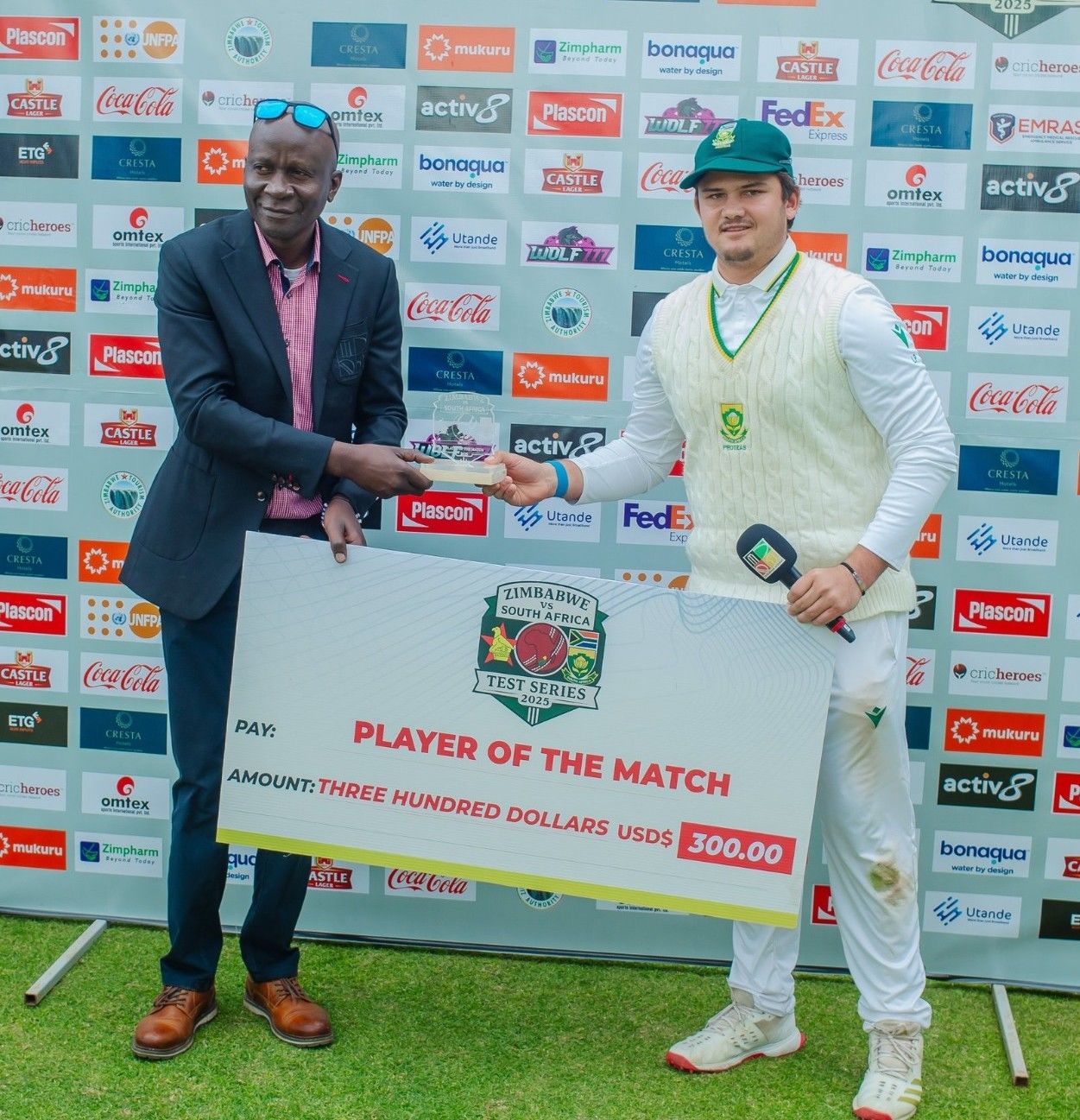 Lhuan-dre Pretorius accepts the Player of the Match award. @ProteasMen/X