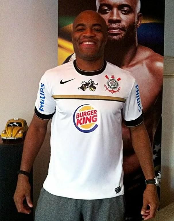 Anderson Silva in Corinthians' uniform