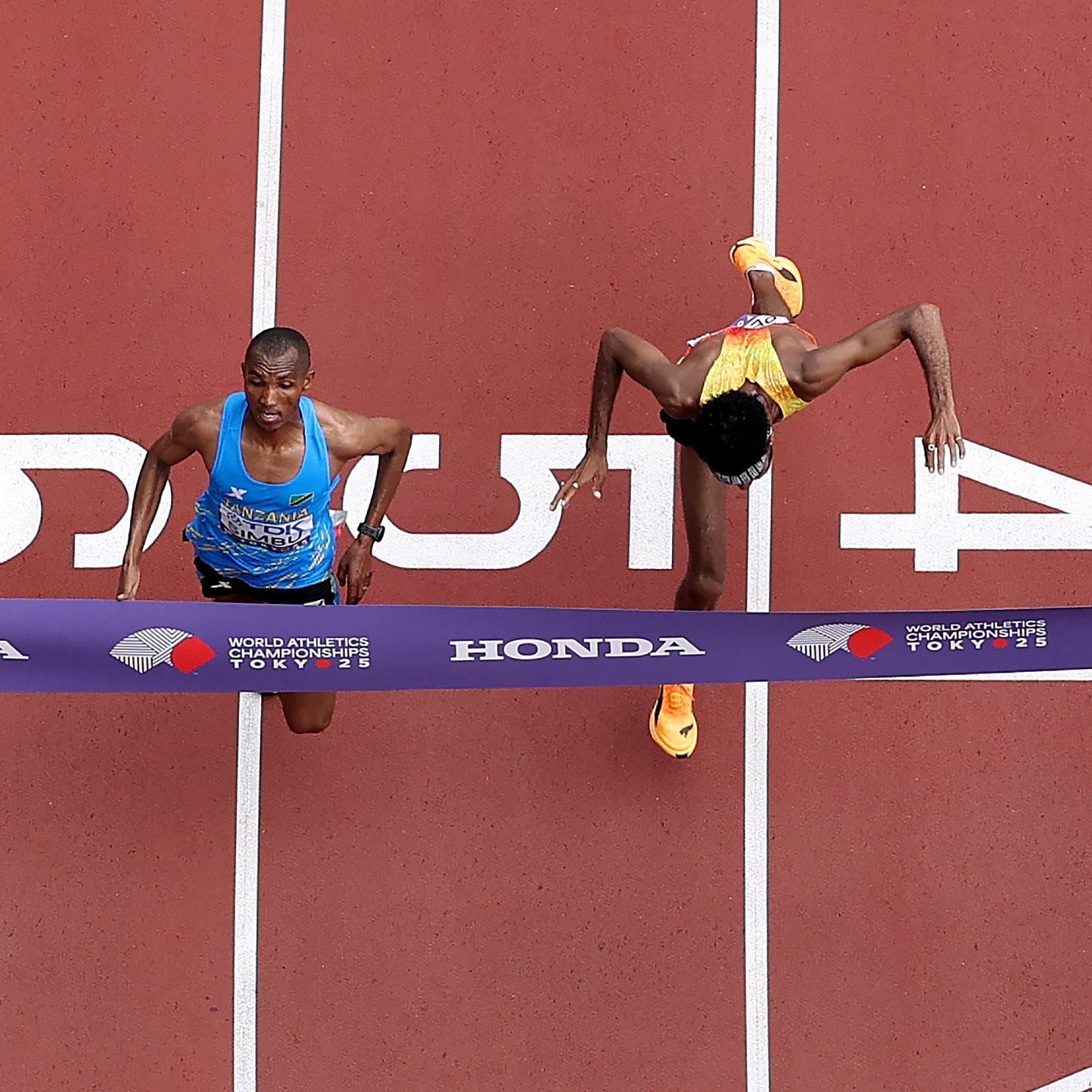 Alphonce Felix Simbu of Tanzania beating Germany's Amanal Petros by just 0.03 seconds. @worldathletics/X Alphonce Felix Simbu of Tanzania beating Germany's Amanal Petros by just 0.03 seconds. @worldathletics/X