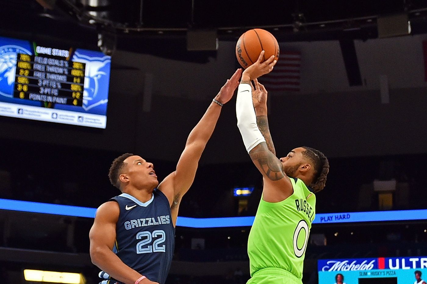 Desmond Bane contesting D'Angelo Russell (Memphis Grizzlies vs Minnesota Timberwolves)