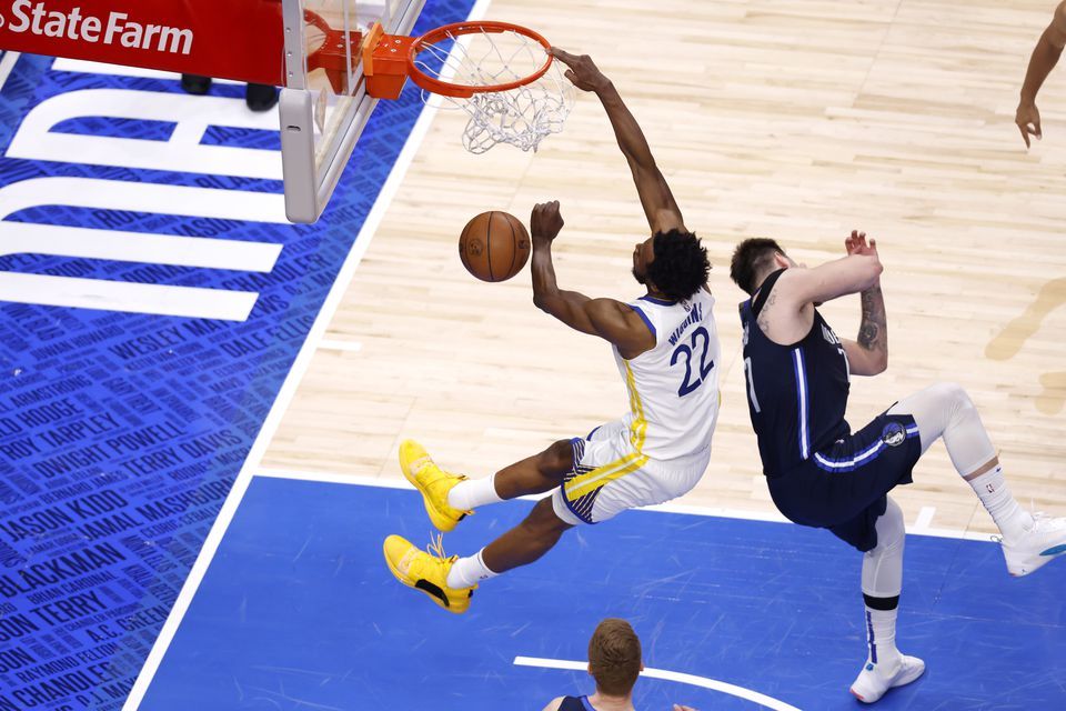 Andrew Wiggins dunking past Luka Doncic (Dallas Mavericks vs Golden State Warriors)