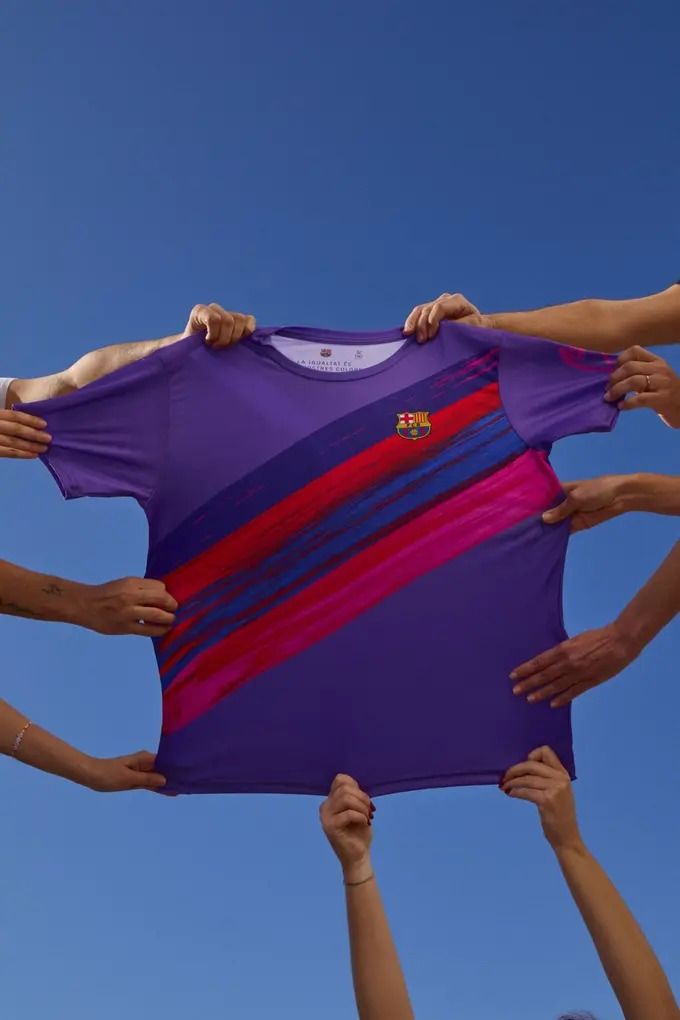 Barcelona honors International Women's Day with new playing kit