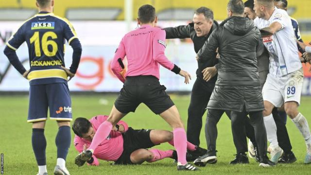 El campeonato turco suspendido por golpiza al árbitro se reanudará el 19 de diciembre