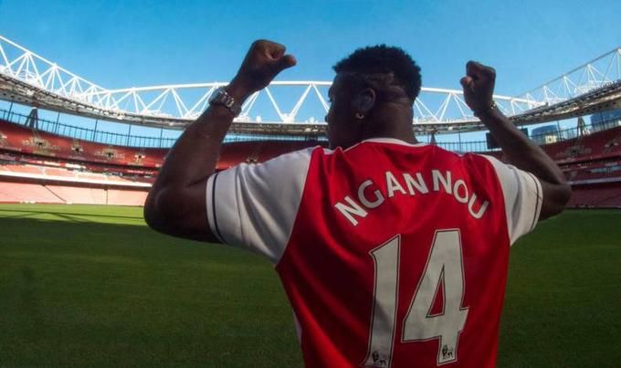 Francis Ngannou in an Arsenal's T-shirt