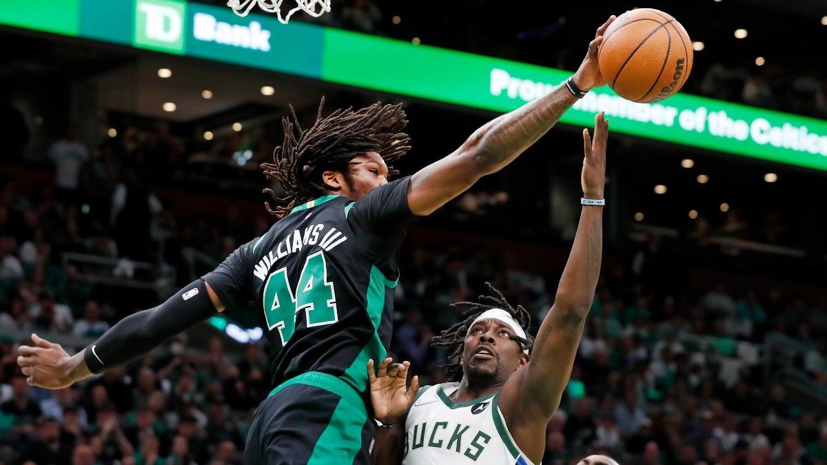 Robert Williams blocking Jrue Holiday (Milwaukee Bucks vs Boston Celtics)