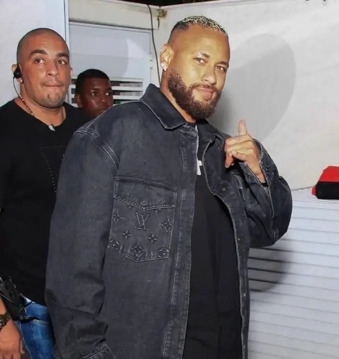 Neymar in a nightclub