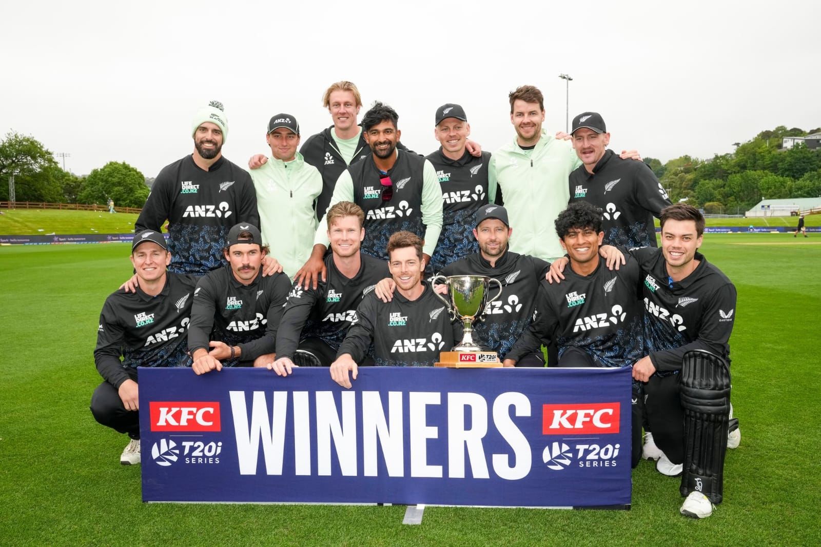 New Zealand team pose with the winners trophy. @BLACKCAPS/X
