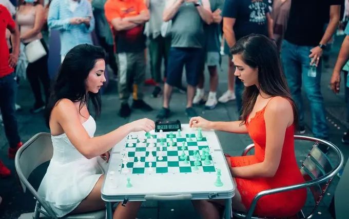 The Botez Sisters: the Beautiful Chess Players Have Become Famous