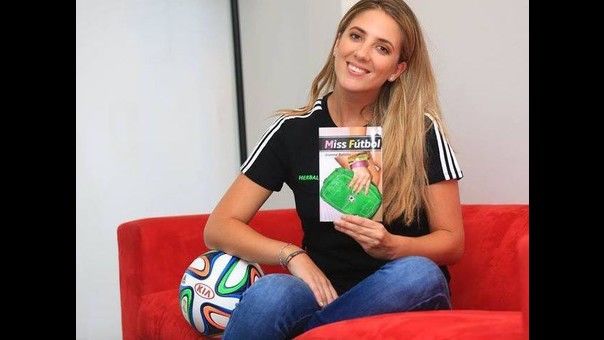 Boloña en el lanzamiento del libro "Miss Fútbol"