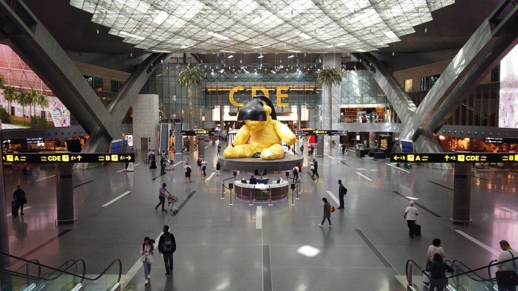 Señalan que el aeropuerto de Doha presenta a mucha gente tosiendo