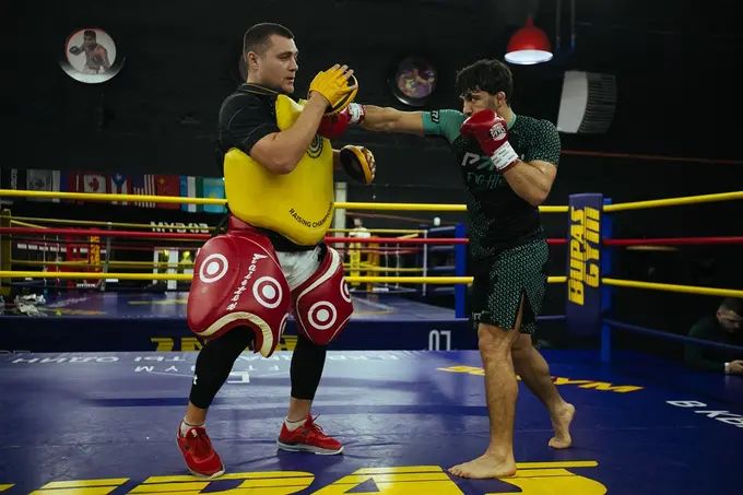 Arman Tsarukyan practicing his striking technique